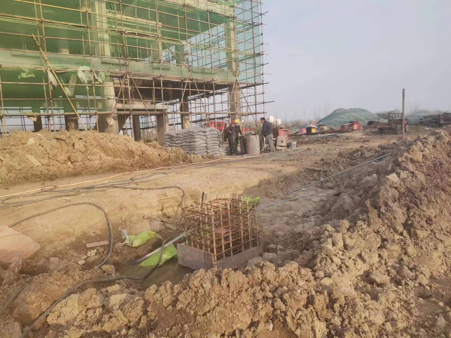 石鼓当桥梁出现裂缝的时候应该及时加固修补